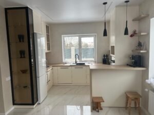 Klassische Rahmenfront-Küche Vienna — Soft-Close-Schubladen mit Organizer