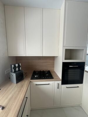 Klassische Rahmenfront-Küche Vienna — Gas-Kochfeld und Einbau-Backofen