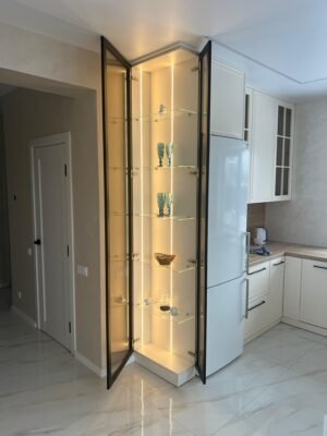 Klassische Rahmenfront-Küche Vienna — 5-Flammen Gas-Kochfeld Nahaufnahme