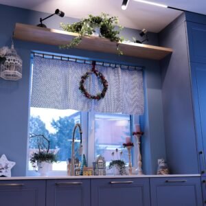 Blaue Rahmenfront-Küche Stockholm — Ausziehbares Holztablett unter dem Backofen